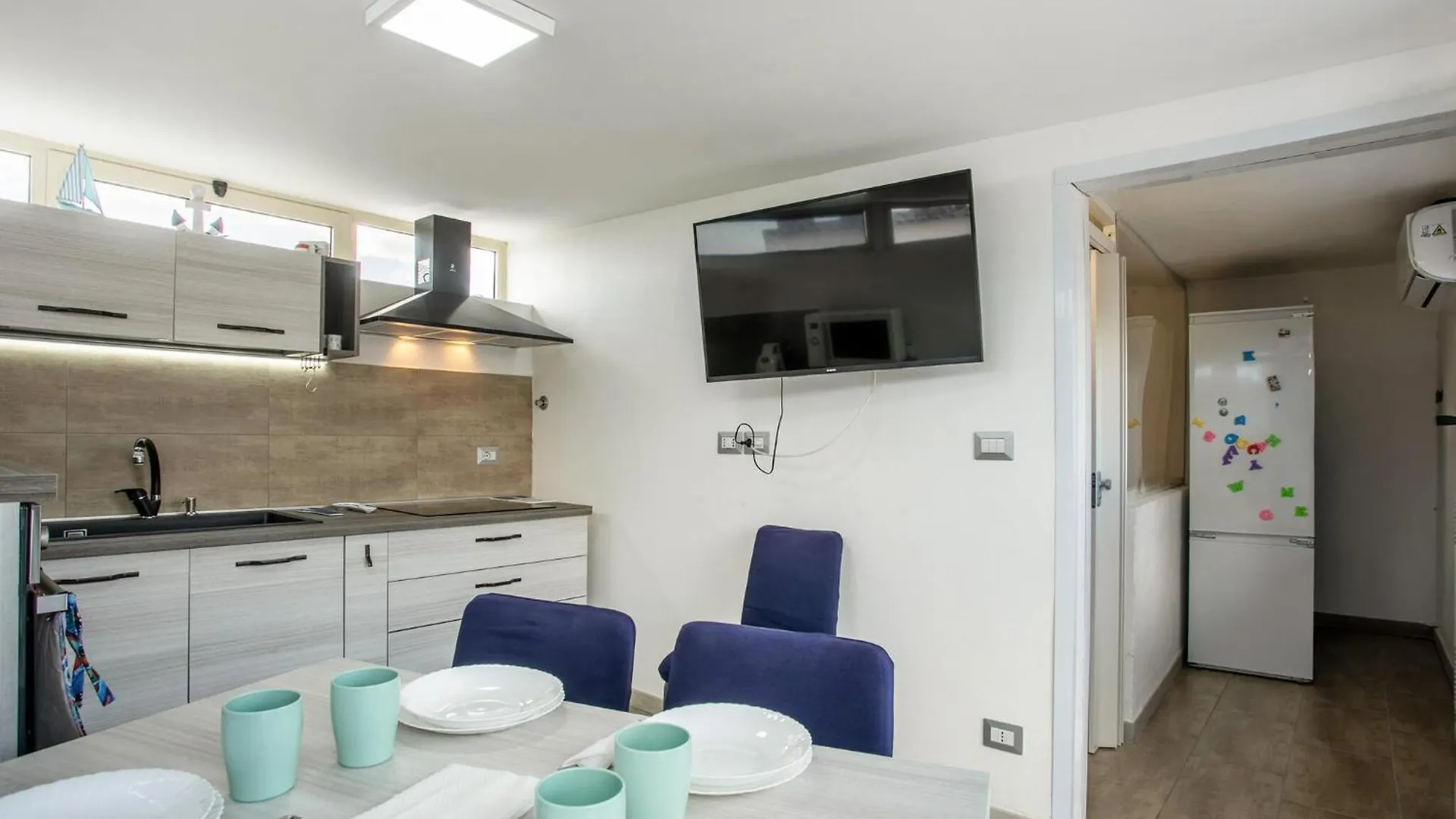3 Bedroom Amazing Home In אבולה 0*,  איטליה