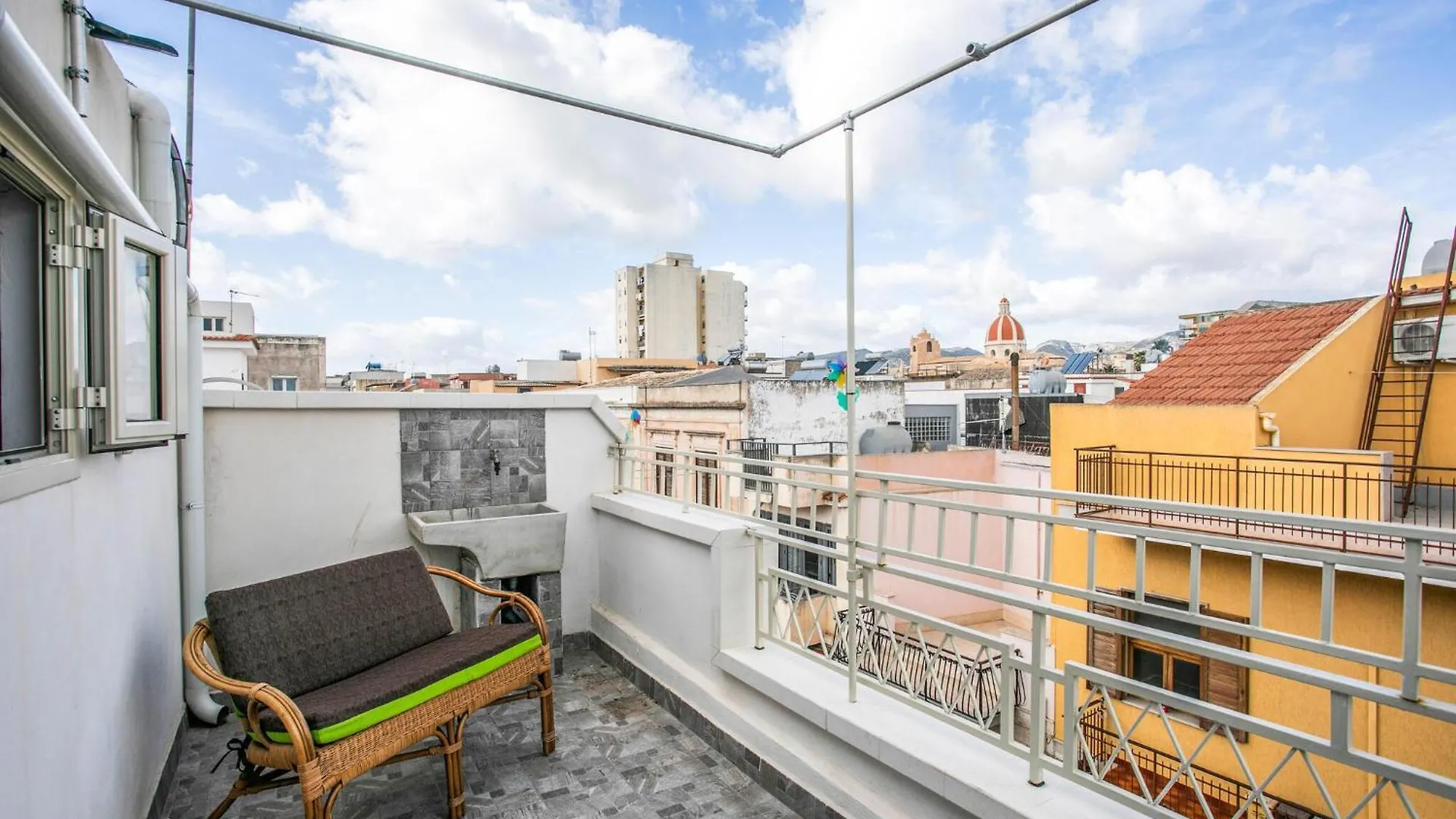 3 Bedroom Amazing Home In Avola contacts